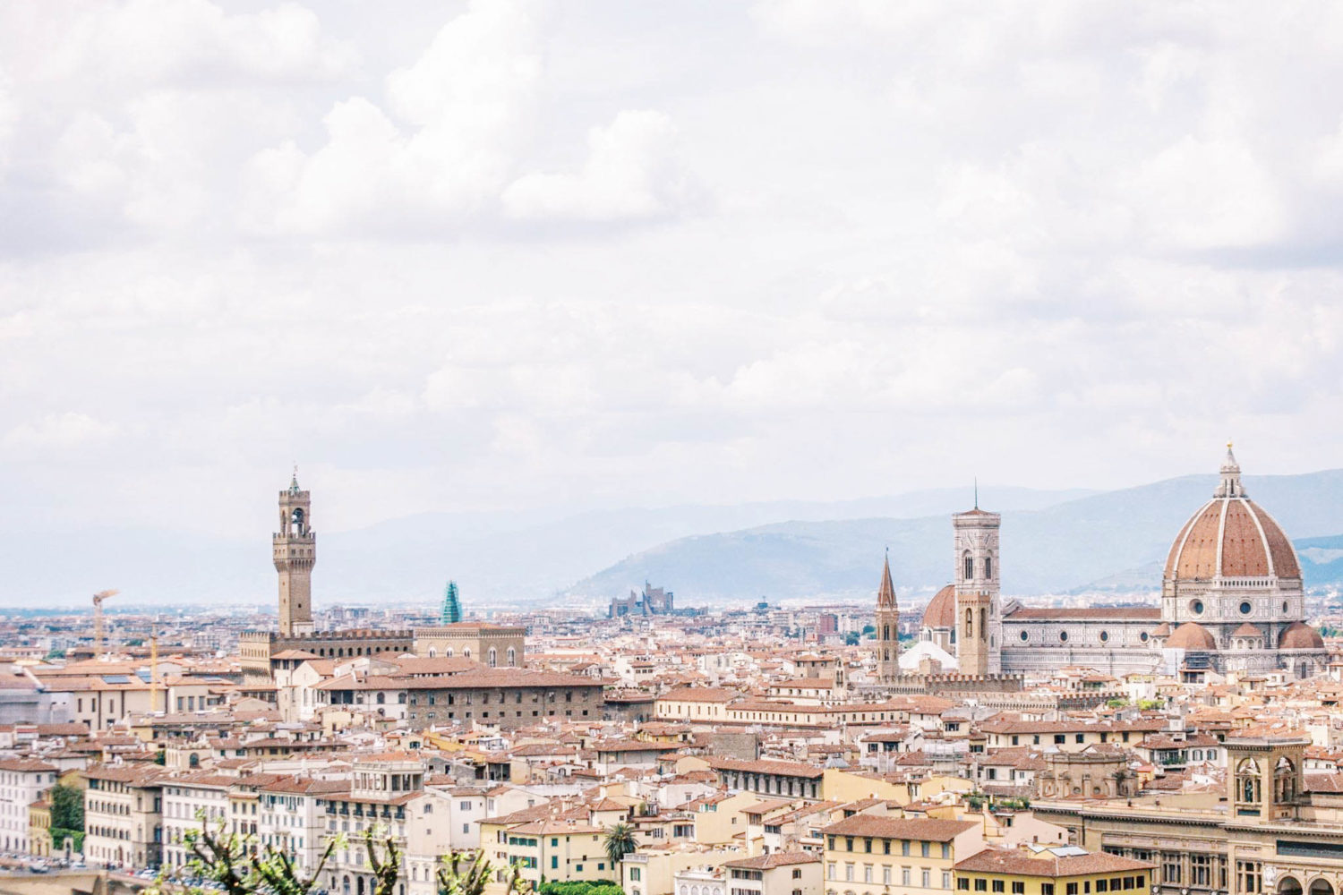 How to plan a destination wedding from a destination wedding photographer Italy destination wedding photographer Europe wedding duomo di firenze Florence wedding