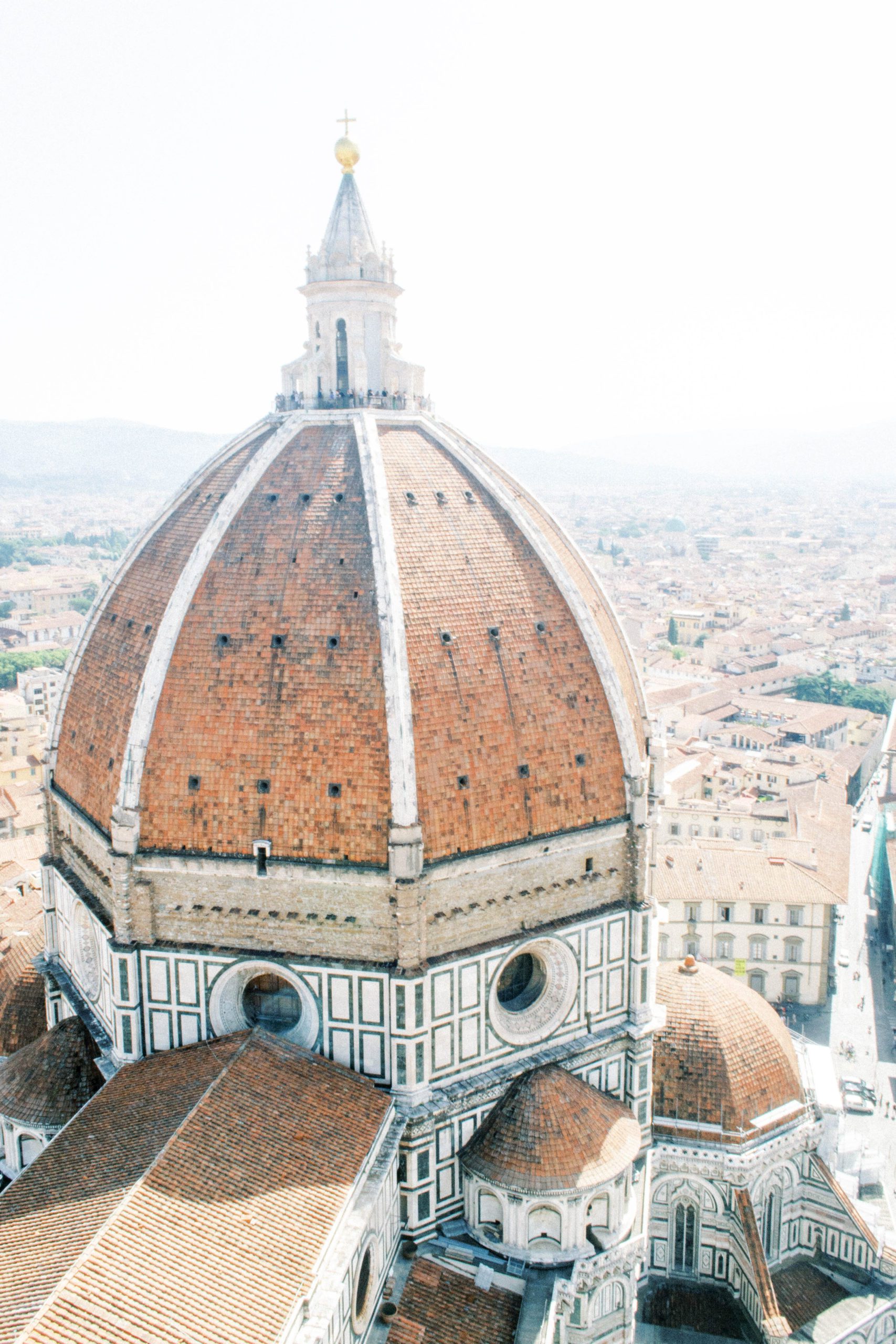 How to plan a destination wedding from a destination wedding photographer Italy destination wedding photographer Europe wedding duomo di firenze Florence wedding