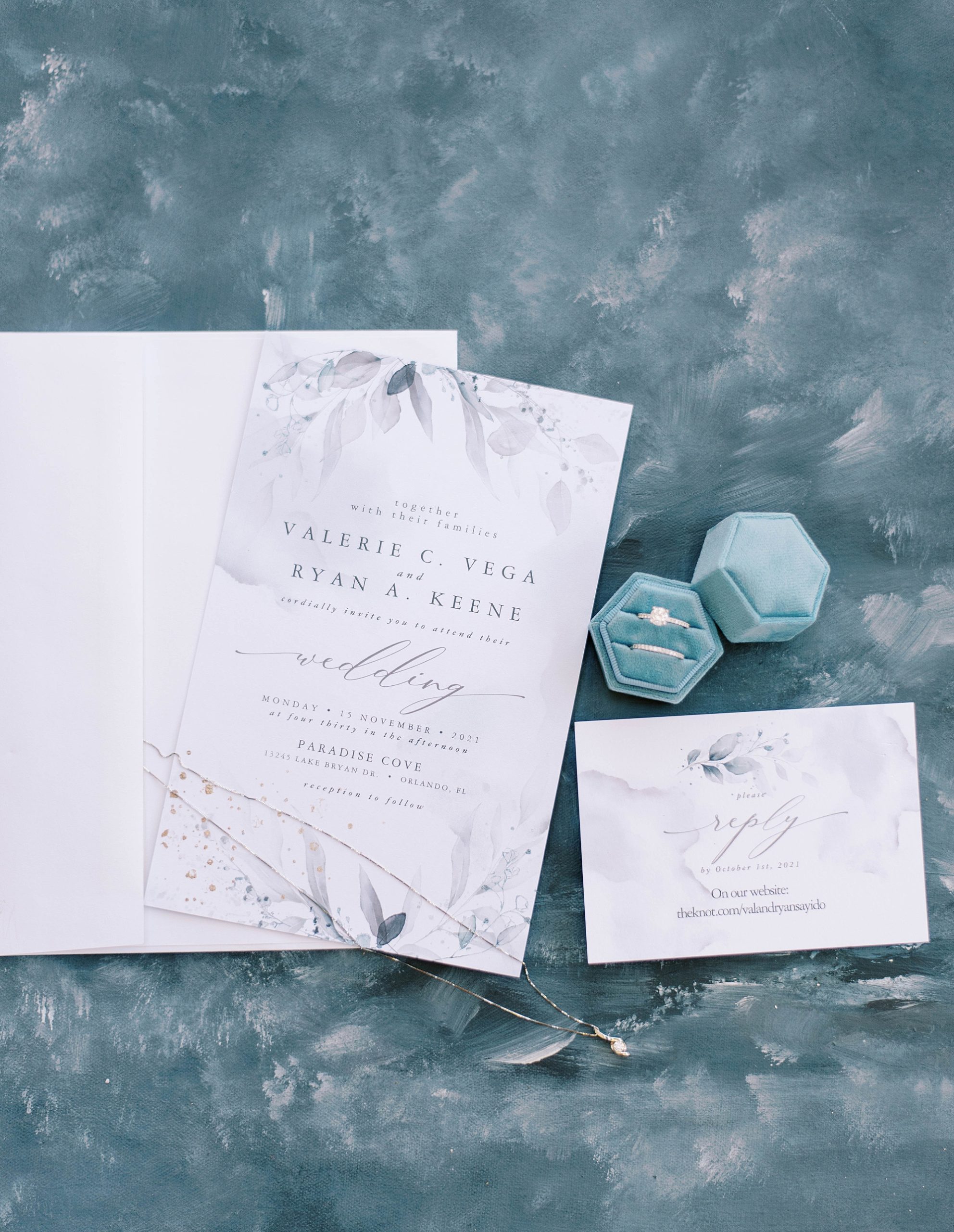 bride's details and invitation suite for Orlando wedding day