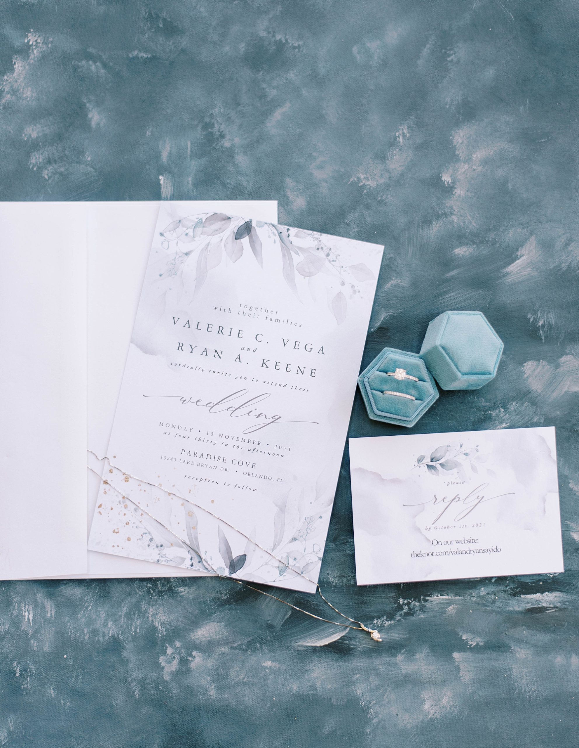 bride's details and invitation suite for Orlando wedding day