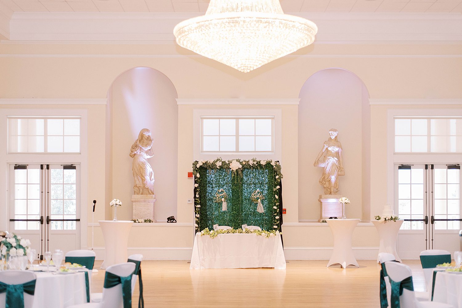 sweetheart table with greenery wall in Florida