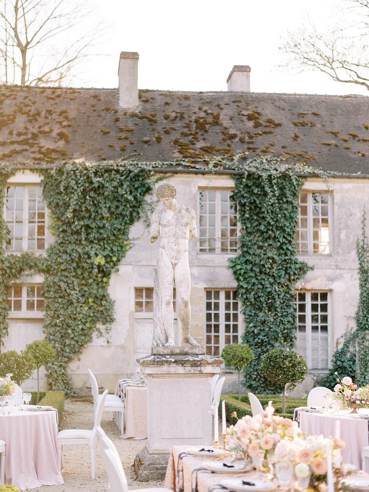 garden wedding reception at Chateau de Villette