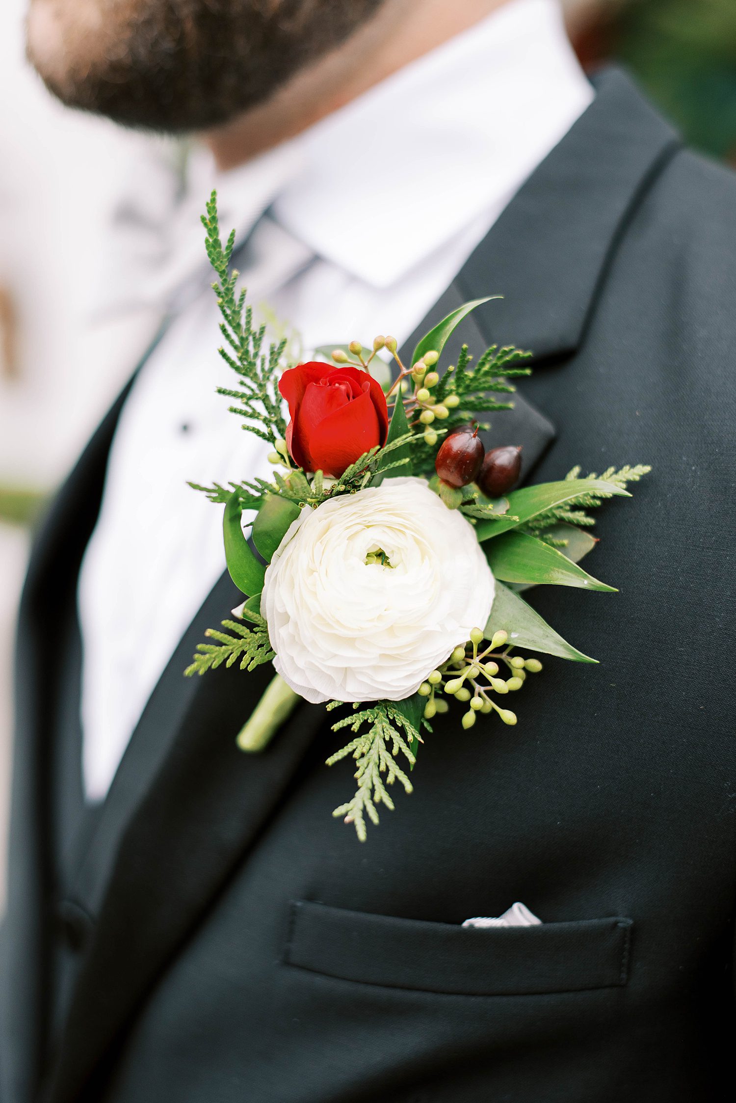 groom's winter boutonniere with white flower 