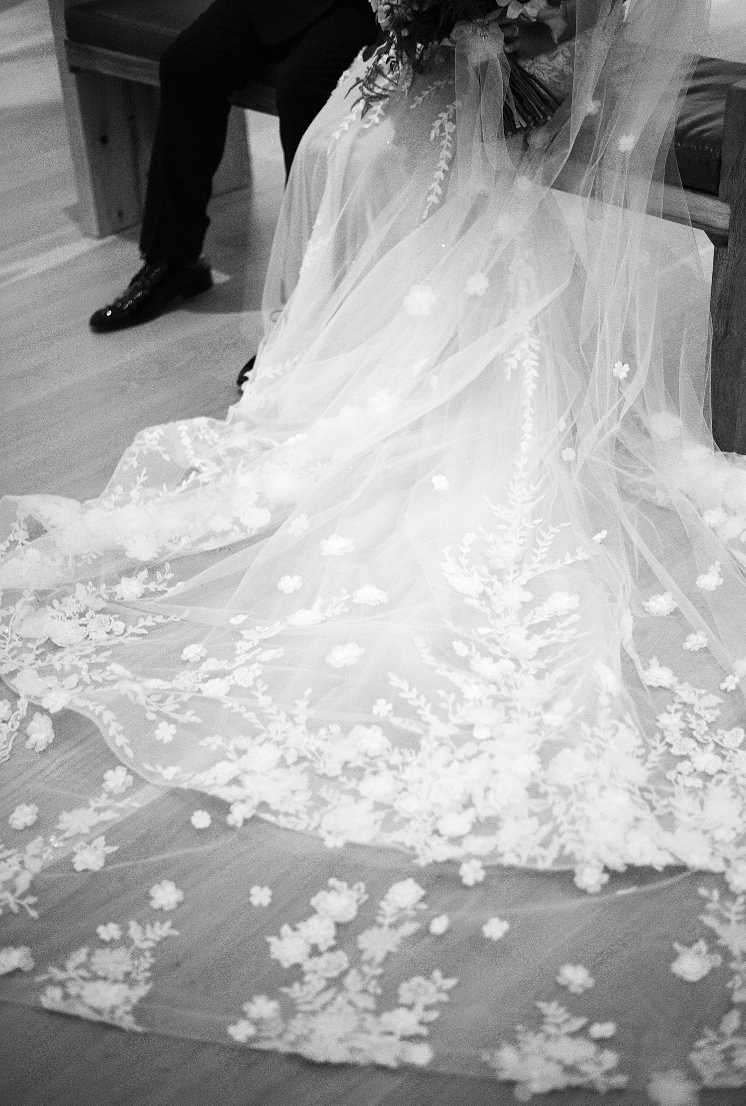 details on bride's veil for FL wedding day