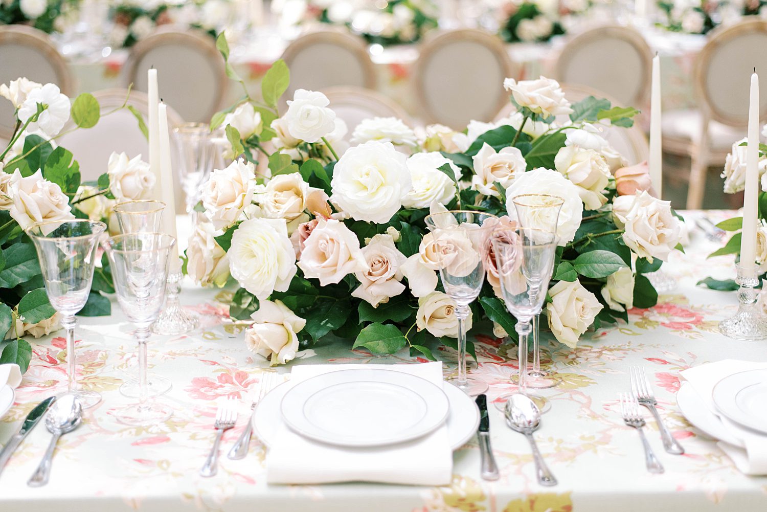 reception table scape with white and pink roses