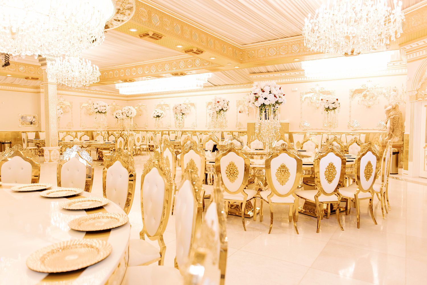 Chic Venue Golden Palace wedding reception with gold and white details 