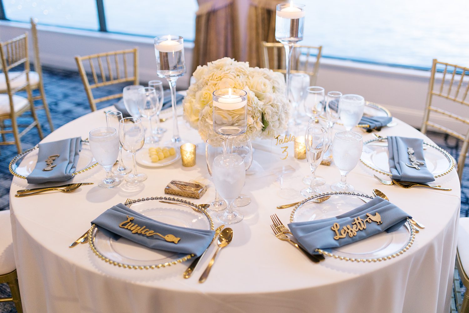 Rusty Pelican Tampa wedding table with blue napkins and gold rimmed plates 