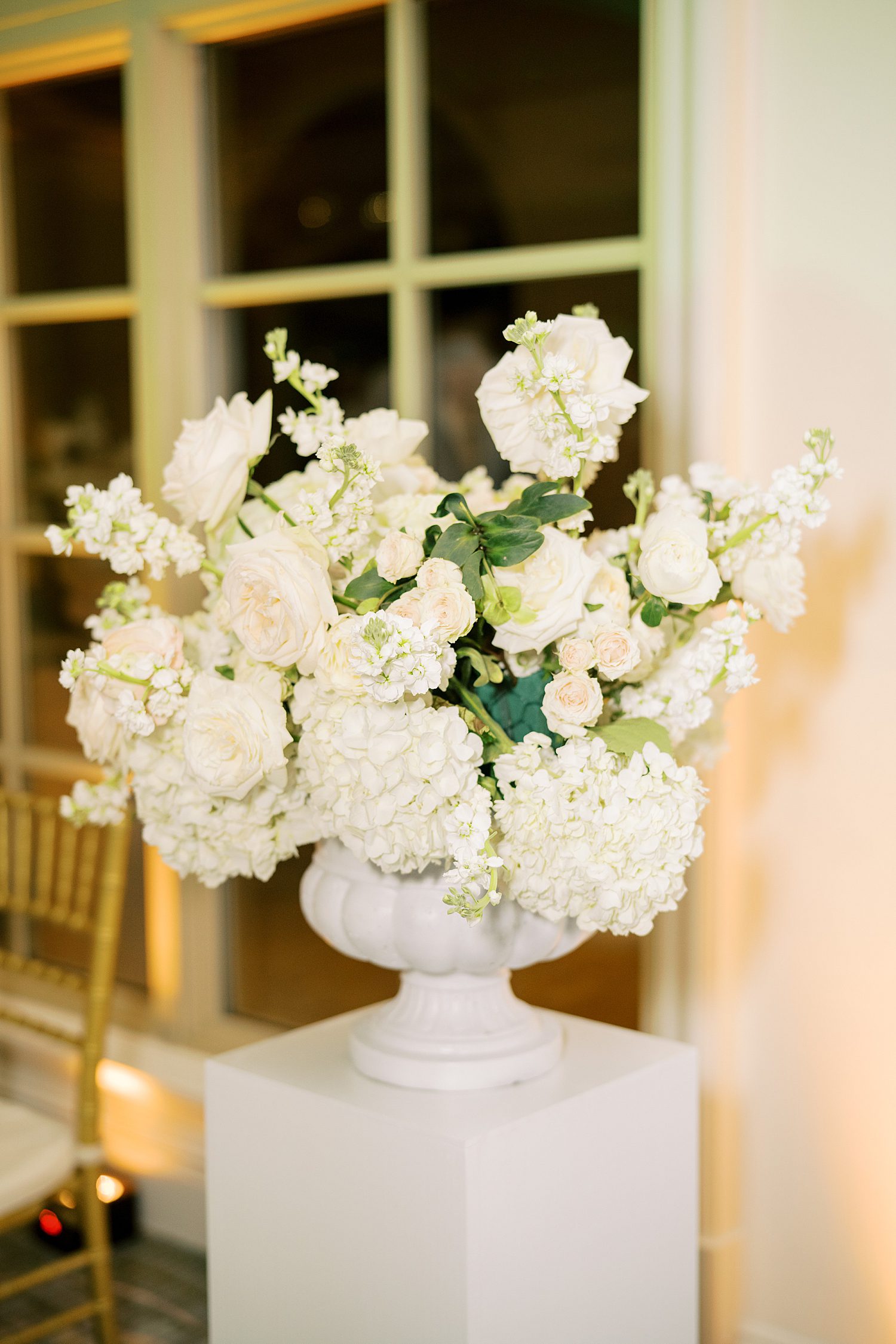 wedding reception floral arrangements with white flowers