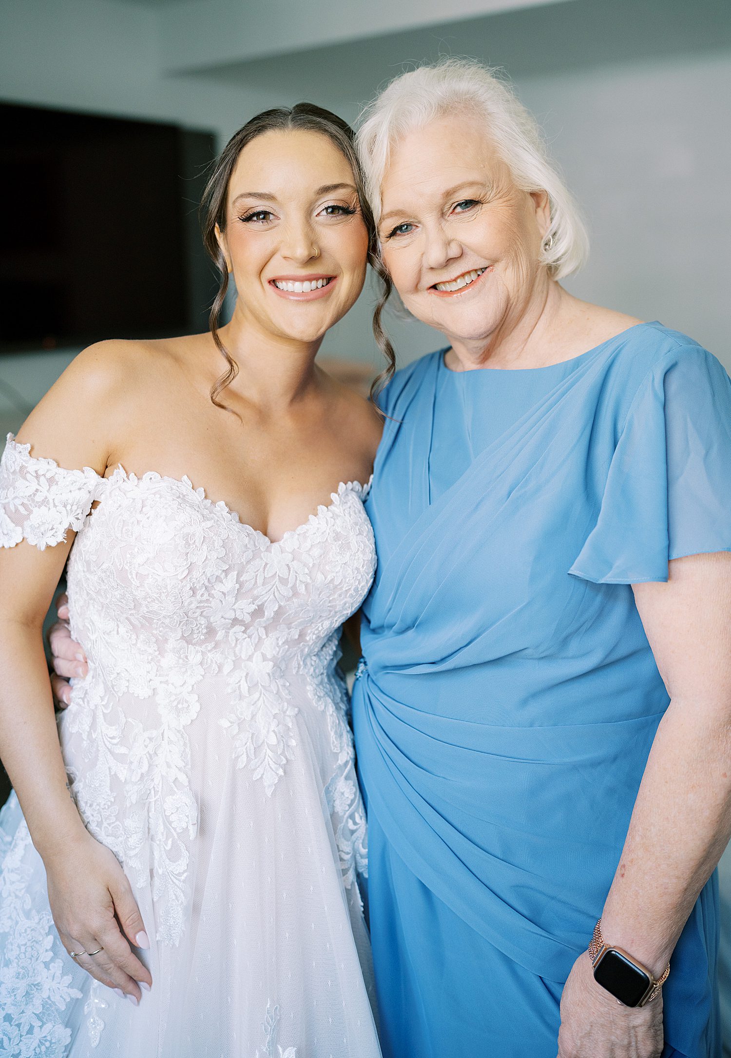 bride with mother 