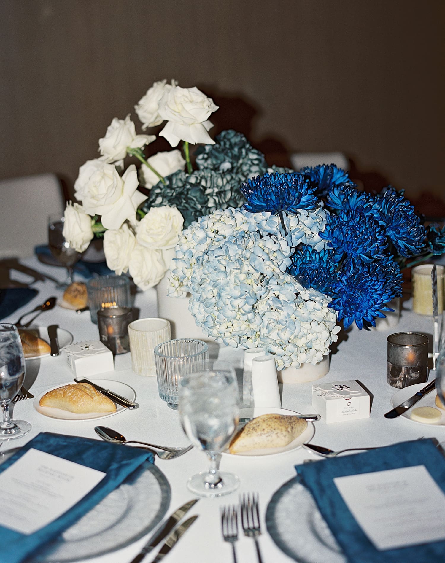 blue and white floral centerpieces and tablescape 