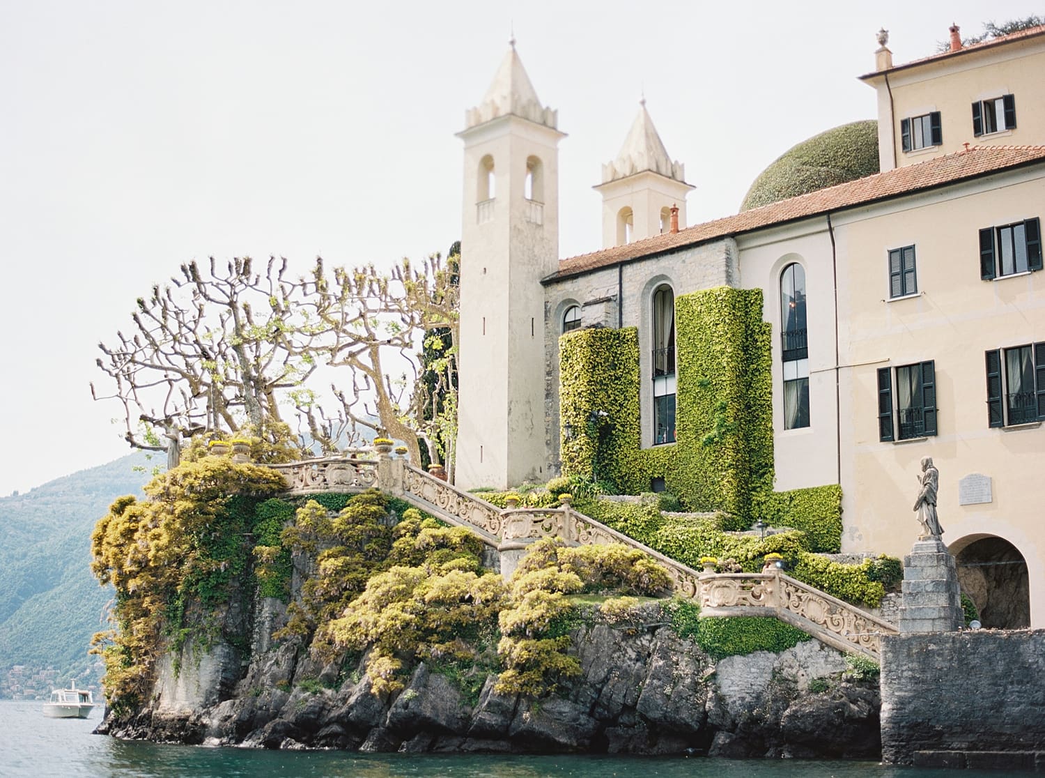 Villa del Balbianello Weddings Guide with tips for couples Planning their Dream Italian Wedding by destination wedding photographer Ruth Terrero Photography
