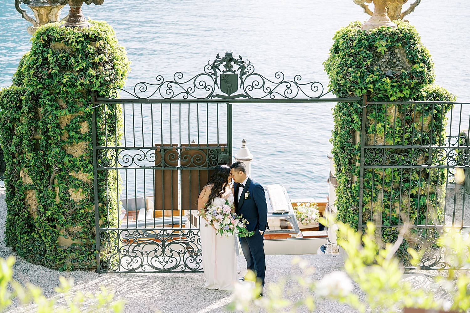 wedding photos by Lake Como at Villa del Balbianello