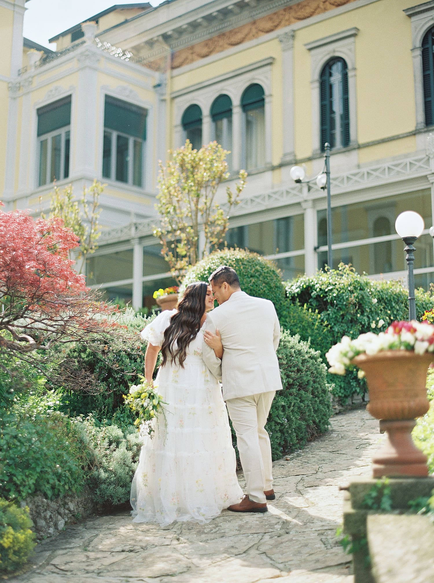 couple in soft, neutral outfits at Villa Serbelloni engagement session
